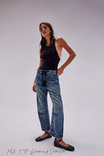 Load image into Gallery viewer, FREE PEOPLE- MOXIE LOW BARREL JEAN
