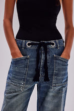 Load image into Gallery viewer, FREE PEOPLE- MOXIE LOW BARREL JEAN
