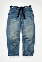 Load image into Gallery viewer, FREE PEOPLE- MOXIE LOW BARREL JEAN
