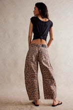 Load image into Gallery viewer, FREE PEOPLE-MID RISE BARREL-BROWN SUGAR COMBO
