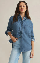 Load image into Gallery viewer, Z SUPPLY-ALL DAY DENIM JACKET WORN INDIGO
