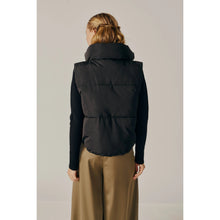 Load image into Gallery viewer, DELUC- KANSAS REVERSIBLE PUFFER GILET
