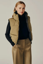 Load image into Gallery viewer, DELUC- KANSAS REVERSIBLE PUFFER GILET
